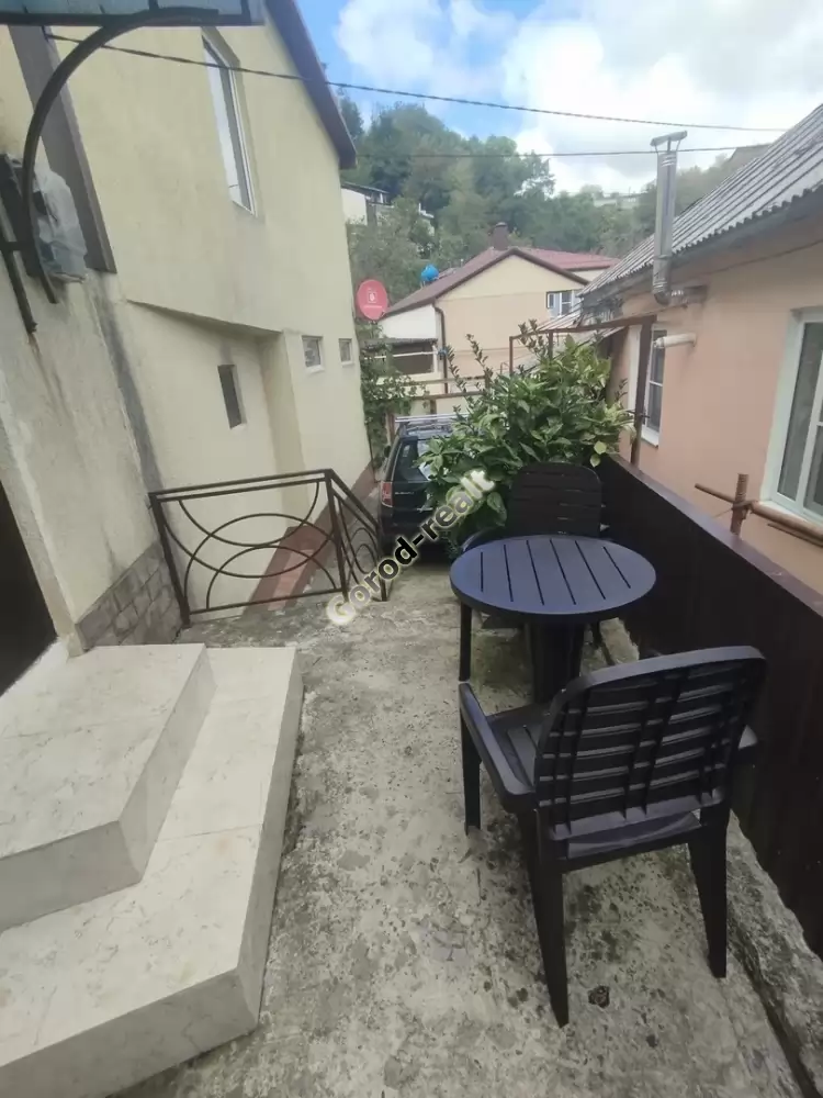 двор