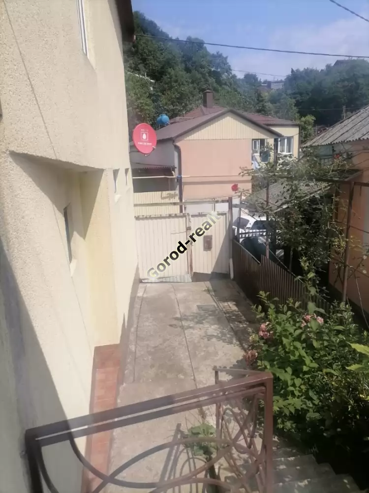 двор