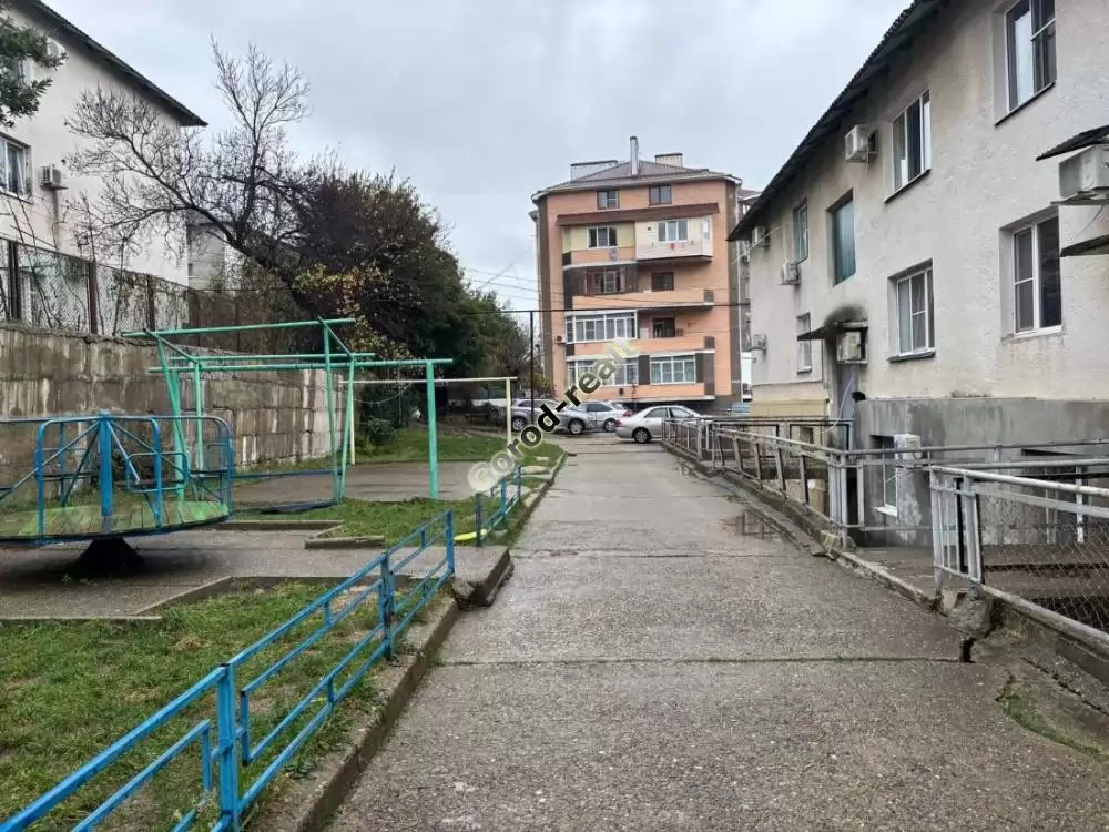 двор