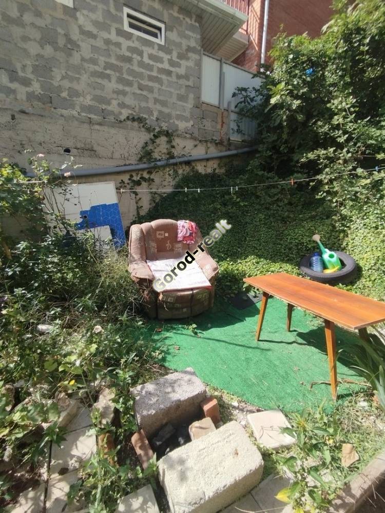 двор