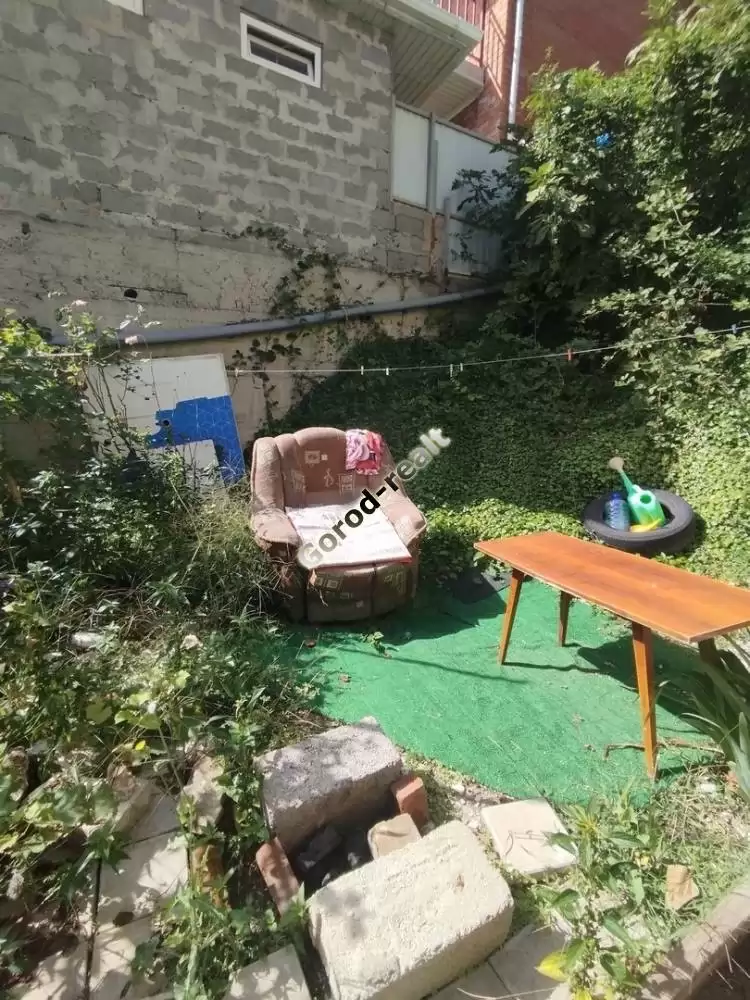 двор