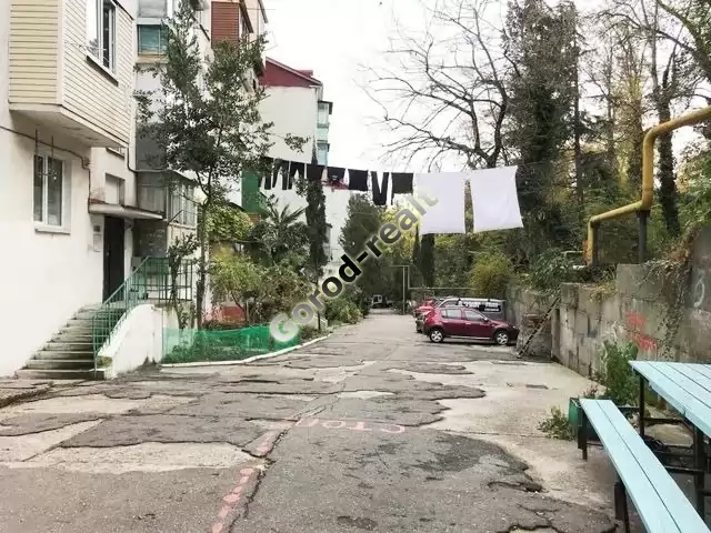двор