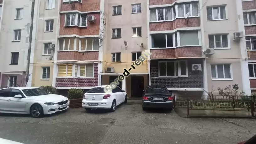 двор