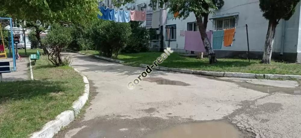 двор